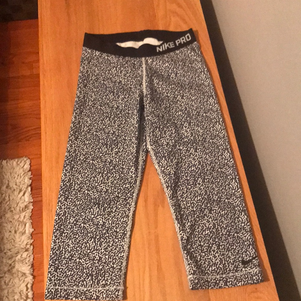 Women’s Nike Pro workout Capri